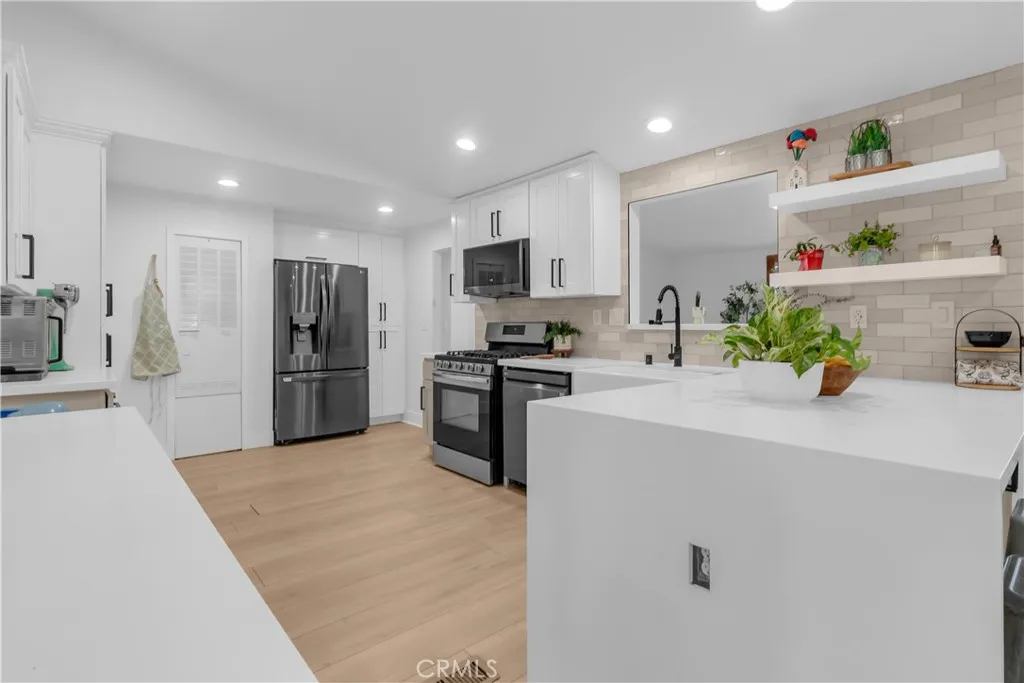 9888 Trinity, Oak Hills, California 92344 home-pic-15